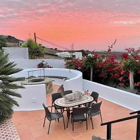 Villa Papaz In Lanzarote Spacious Pool Sea View Conil