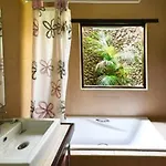 Sleeps 8 With Pool And Hot Tub * Conil